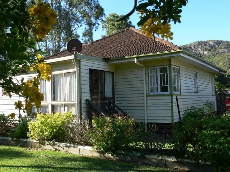 4 Rashford Street, Esk QLD 4312