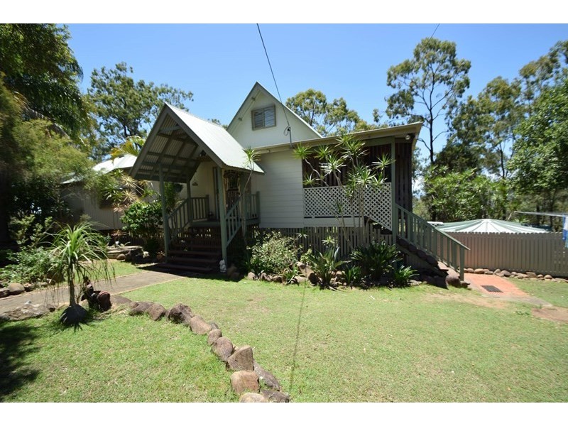 91 Lakeview Drive, Esk QLD 4312