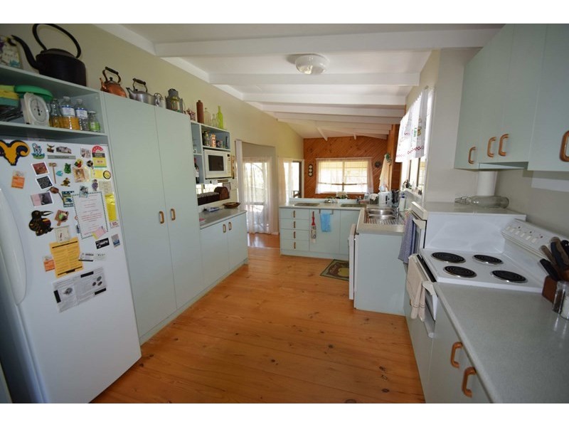 91 Lakeview Drive, Esk QLD 4312