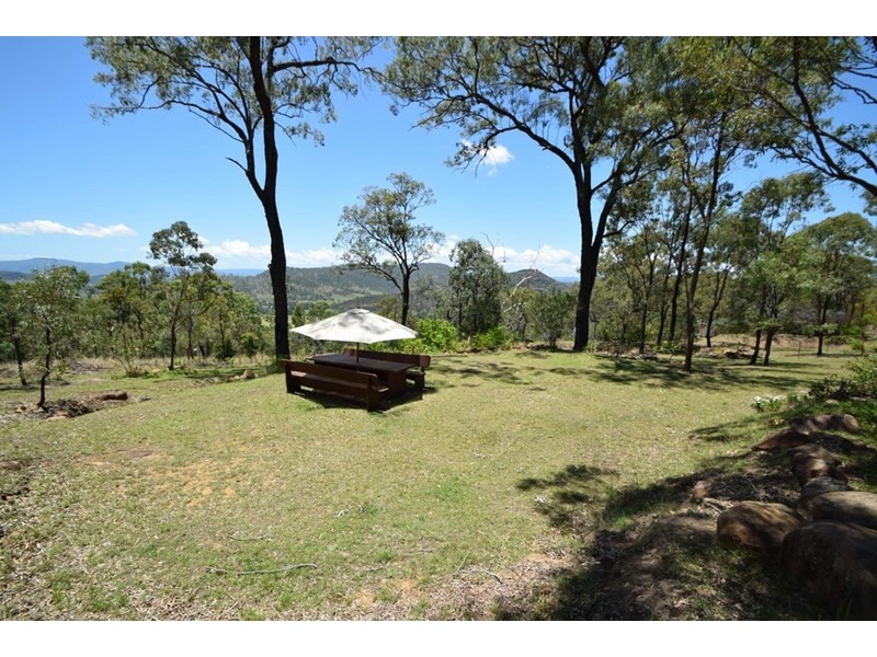 91 Lakeview Drive, Esk QLD 4312