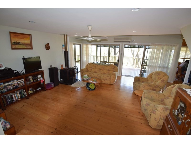 91 Lakeview Drive, Esk QLD 4312