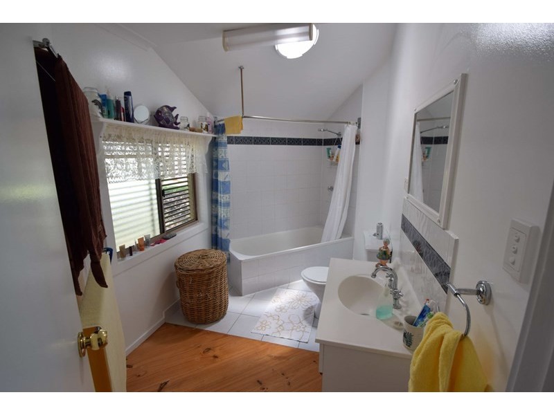 91 Lakeview Drive, Esk QLD 4312