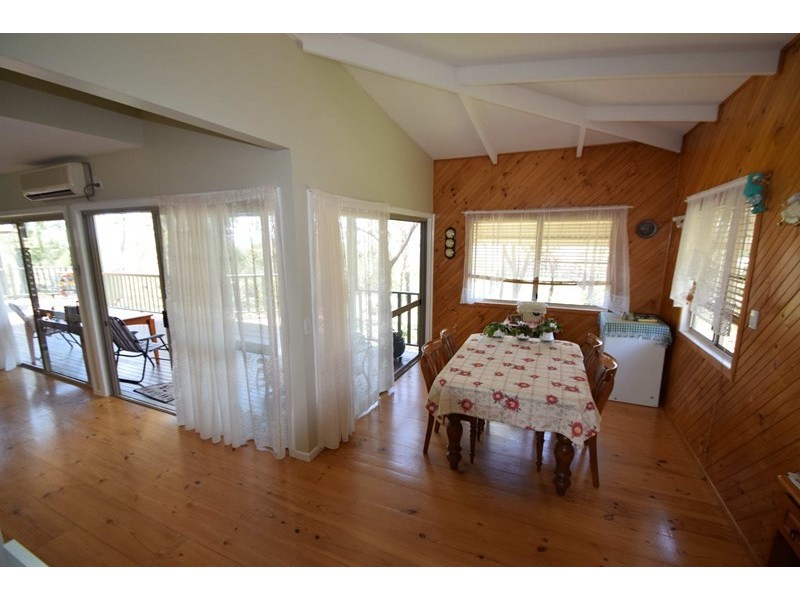 91 Lakeview Drive, Esk QLD 4312