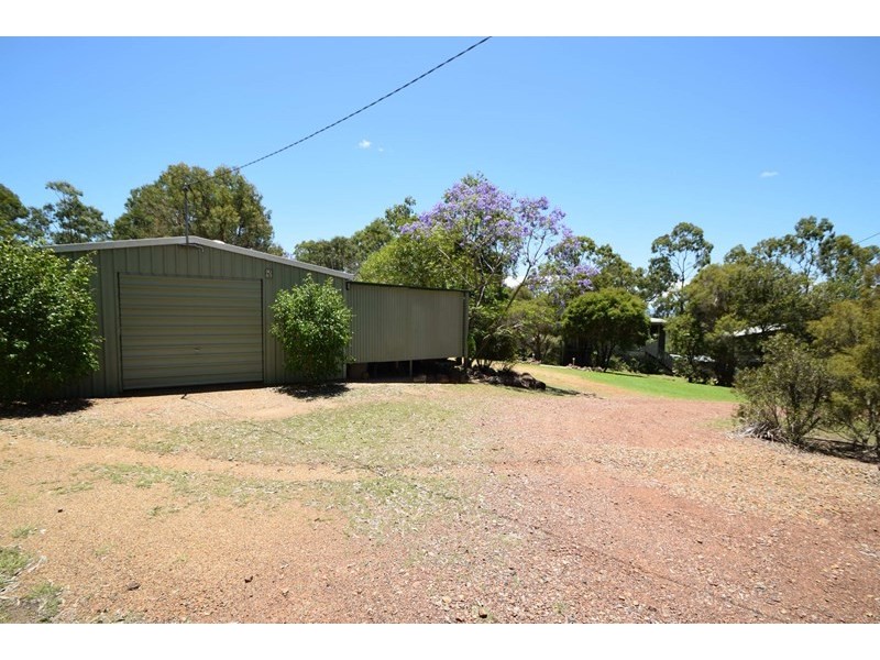 91 Lakeview Drive, Esk QLD 4312