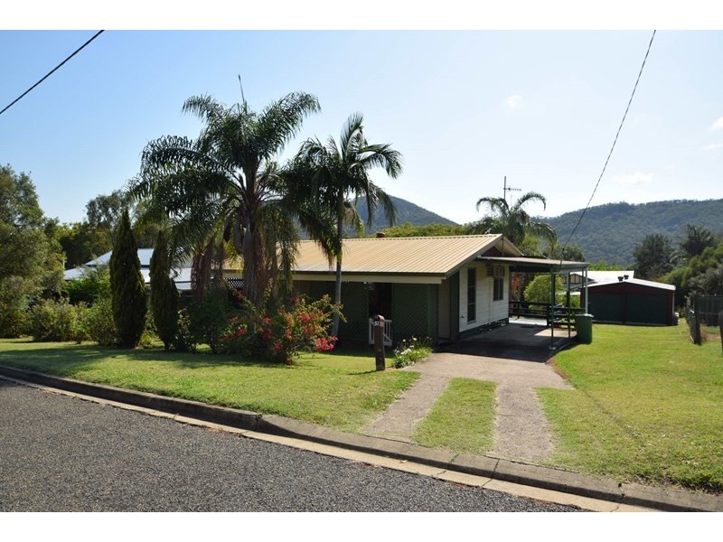 32 Down Street, Esk QLD 4312