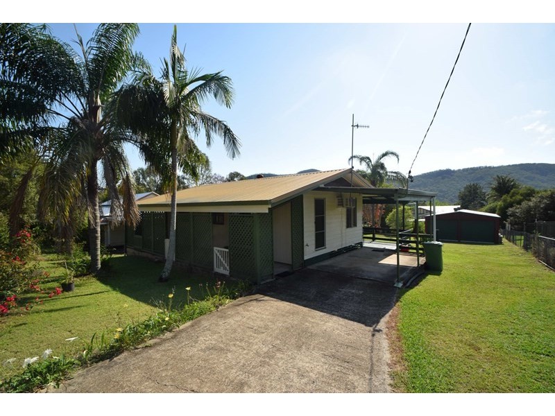 32 Down Street, Esk QLD 4312