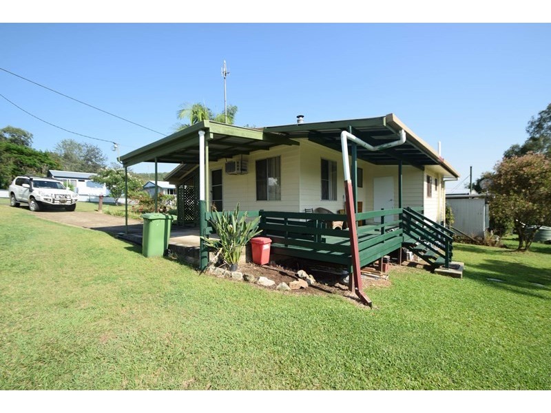 32 Down Street, Esk QLD 4312