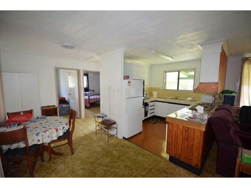 32 Down Street, Esk QLD 4312