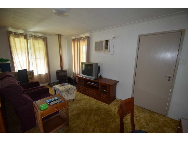 32 Down Street, Esk QLD 4312