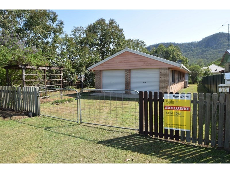 35 Adelaide Street, Esk QLD 4312
