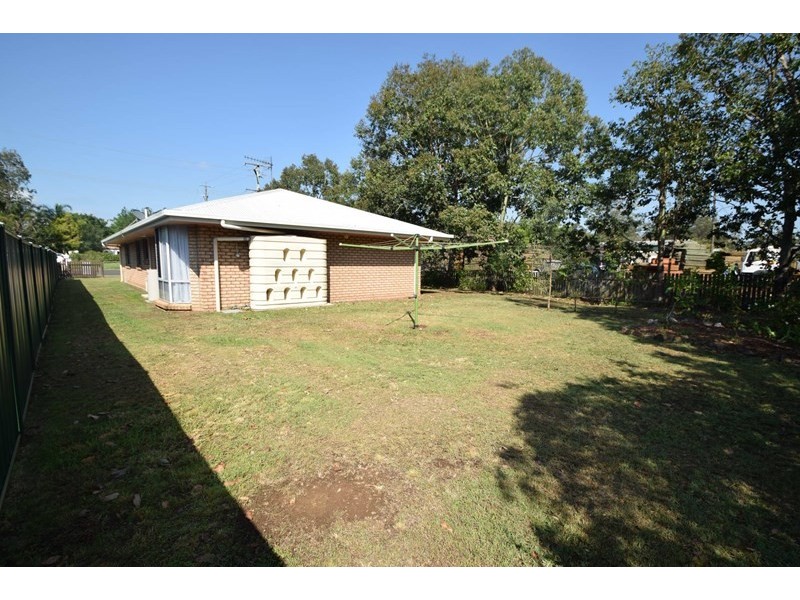 35 Adelaide Street, Esk QLD 4312