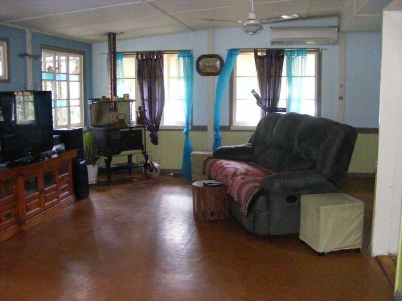 33 Cedar Avenue, Esk QLD 4312