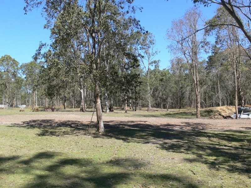 33 Cedar Avenue, Esk QLD 4312