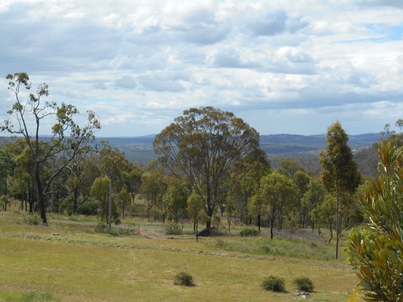 107 Stretton Drive, Blackbutt QLD 4306