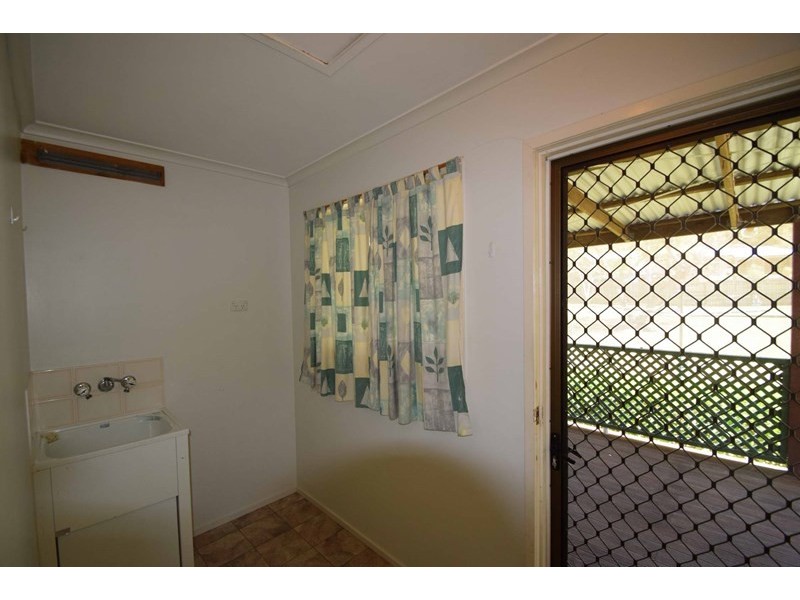 21 Down Street, Esk QLD 4312