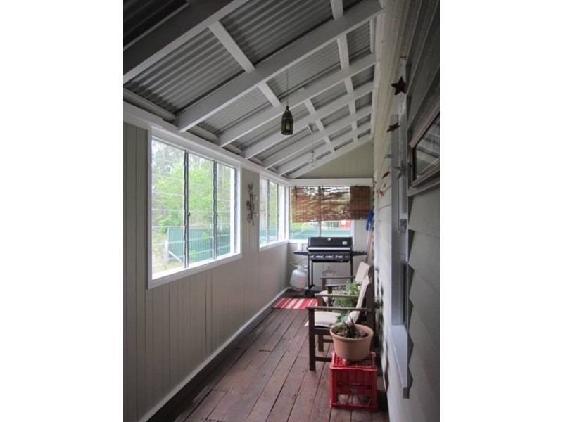 6 Barnes Street, Moore QLD 4306