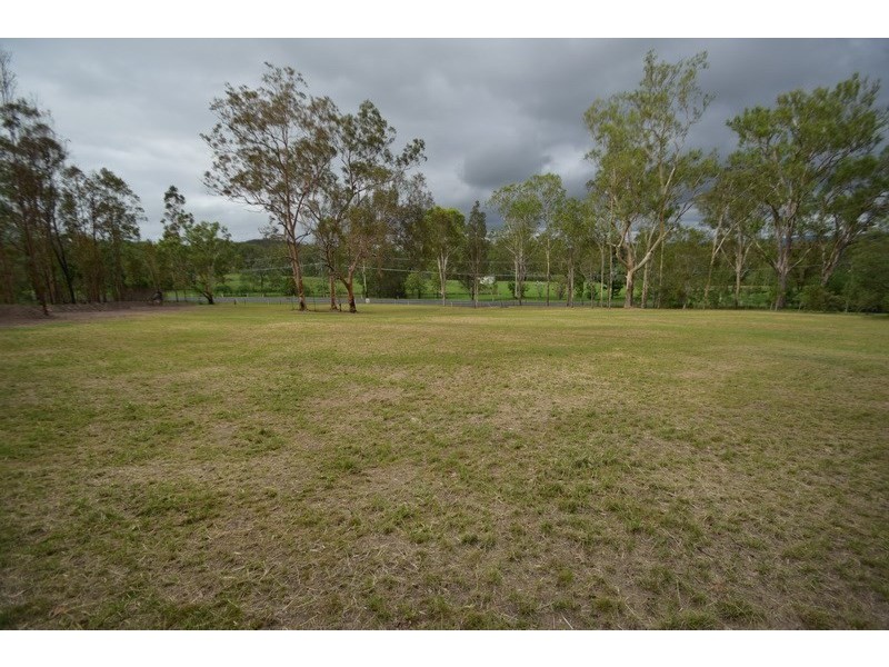 3 Ipswich Street, Esk QLD 4312