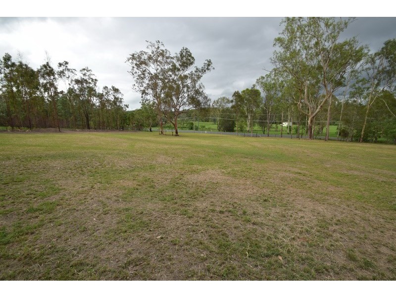 3 Ipswich Street, Esk QLD 4312