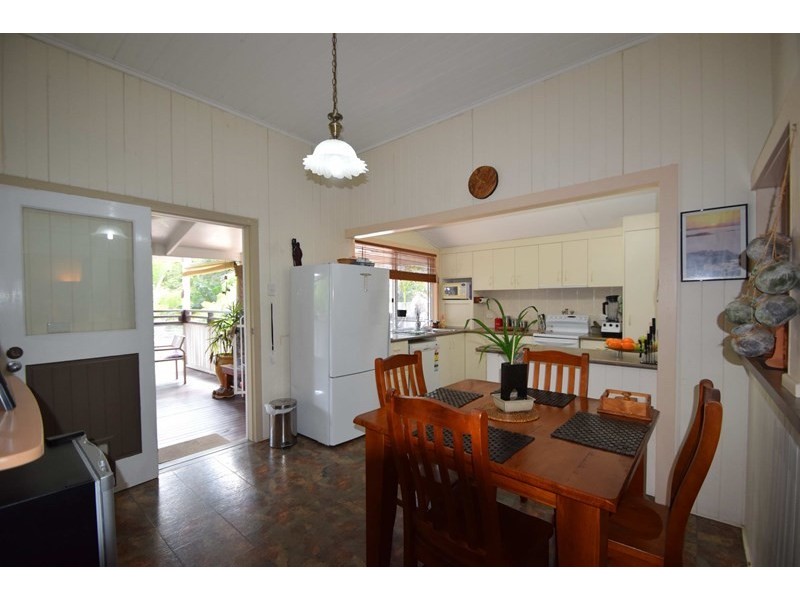 16 Creek Street, Esk QLD 4312