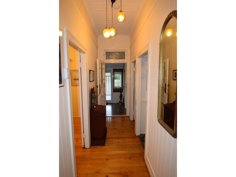 16 Creek Street, Esk QLD 4312