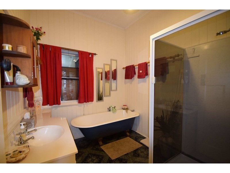 16 Creek Street, Esk QLD 4312