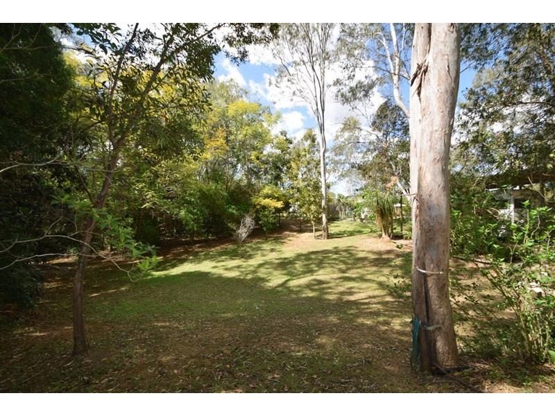 16 Creek Street, Esk QLD 4312