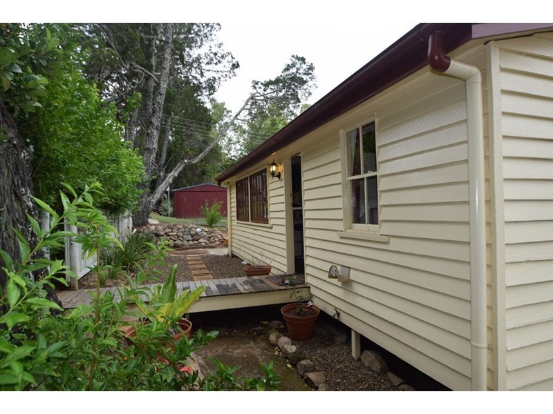 9 Edward Street, Somerset Dam QLD 4312