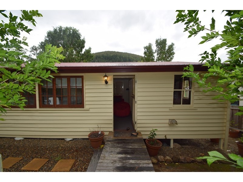 9 Edward Street, Somerset Dam QLD 4312