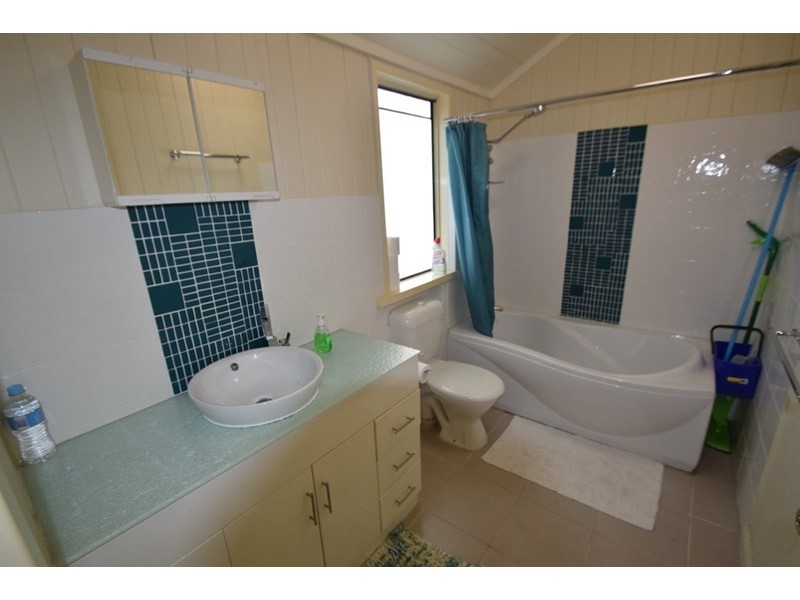 9 Edward Street, Somerset Dam QLD 4312