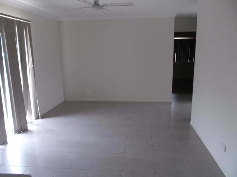 37 Middle Street, Esk QLD 4312