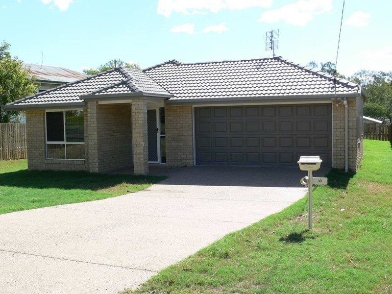 39 Middle Street, Esk QLD 4312