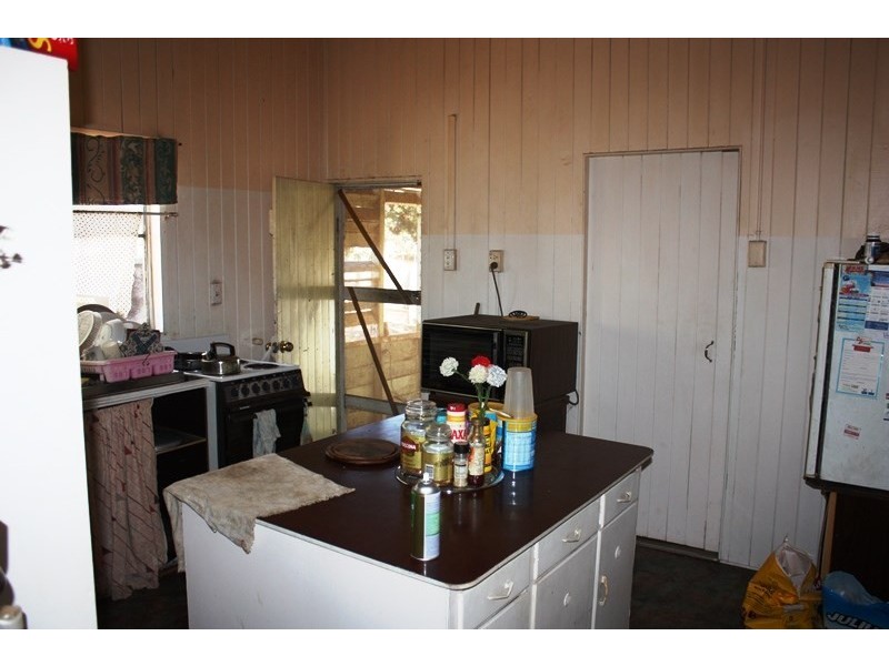 38 Dingyarra Street, Toogoolawah QLD 4313