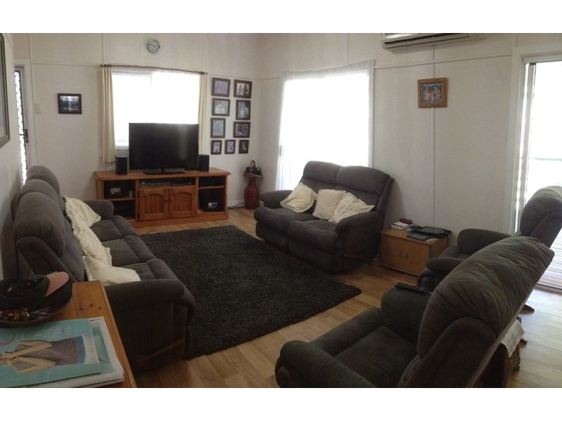 27 Elm Street, Esk QLD 4312