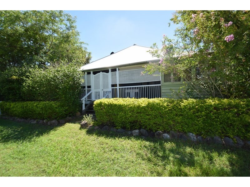 50 Middle Street, Esk QLD 4312