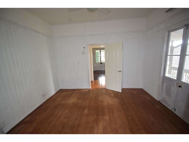 50 Middle Street, Esk QLD 4312