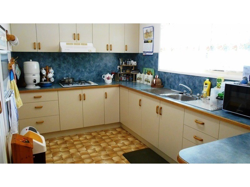 17 Fern Street, Blackbutt QLD 4306