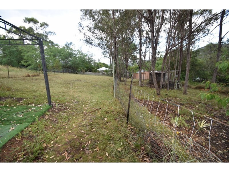 33 Elizabeth Street, Esk QLD 4312