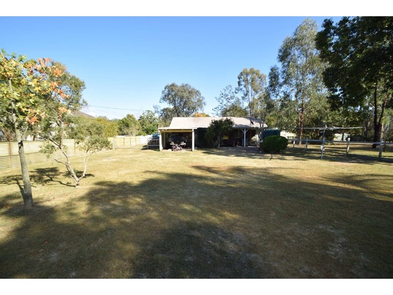 36 Middle Street, Esk QLD 4312