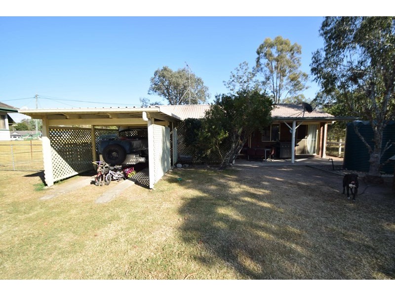 36 Middle Street, Esk QLD 4312