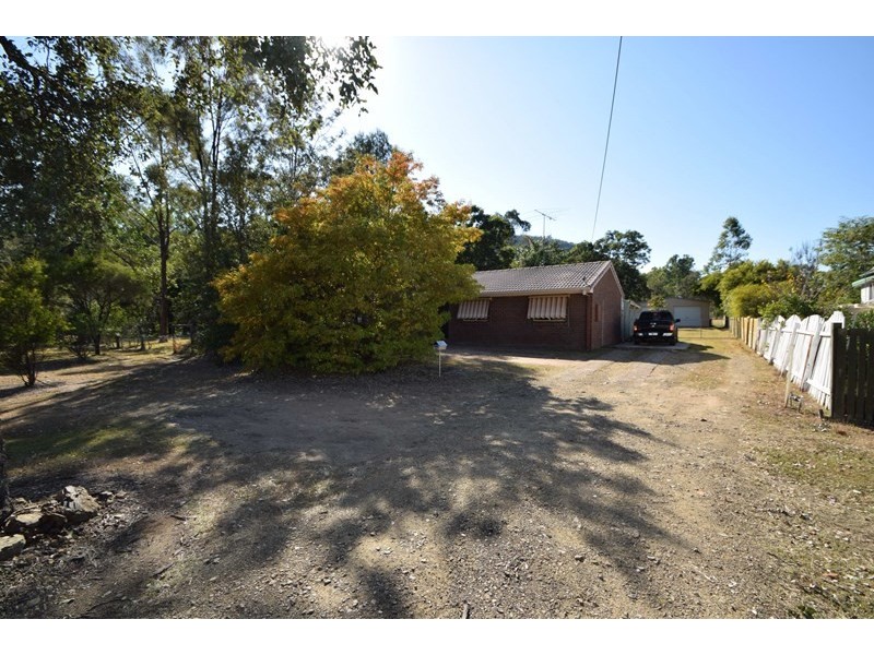 36 Middle Street, Esk QLD 4312