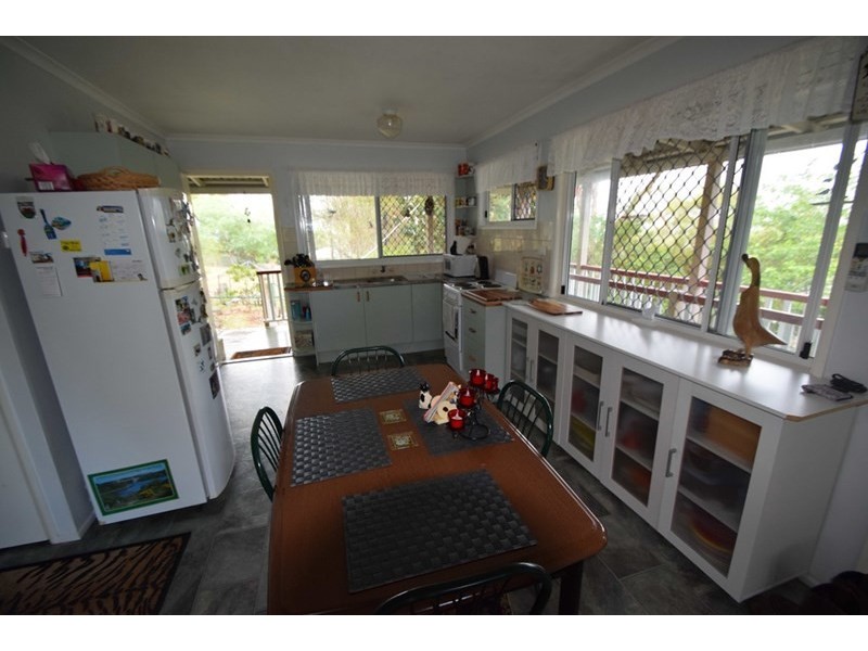 33 Elizabeth Street, Esk QLD 4312