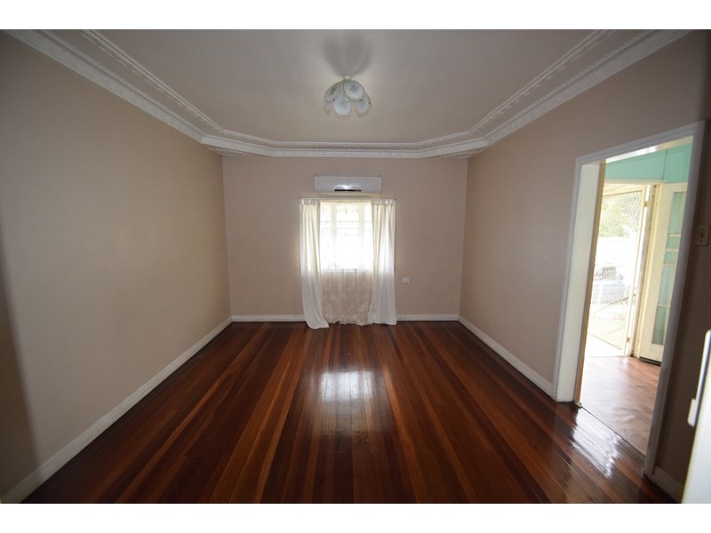 1 Pryde Street, Esk QLD 4312