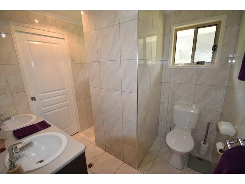 33 Gloucester Court, Mount Hallen QLD 4312