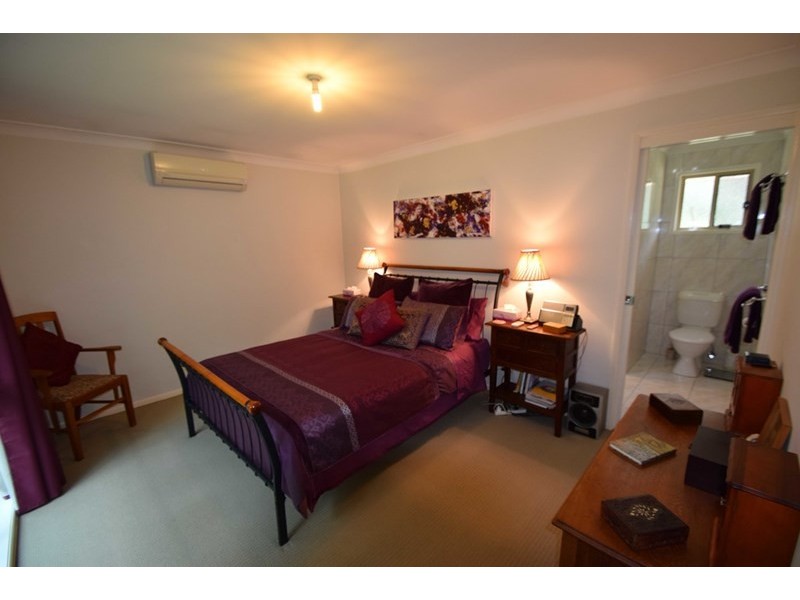 33 Gloucester Court, Mount Hallen QLD 4312