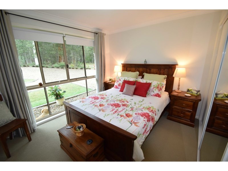 33 Gloucester Court, Mount Hallen QLD 4312