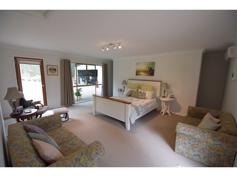33 Gloucester Court, Mount Hallen QLD 4312