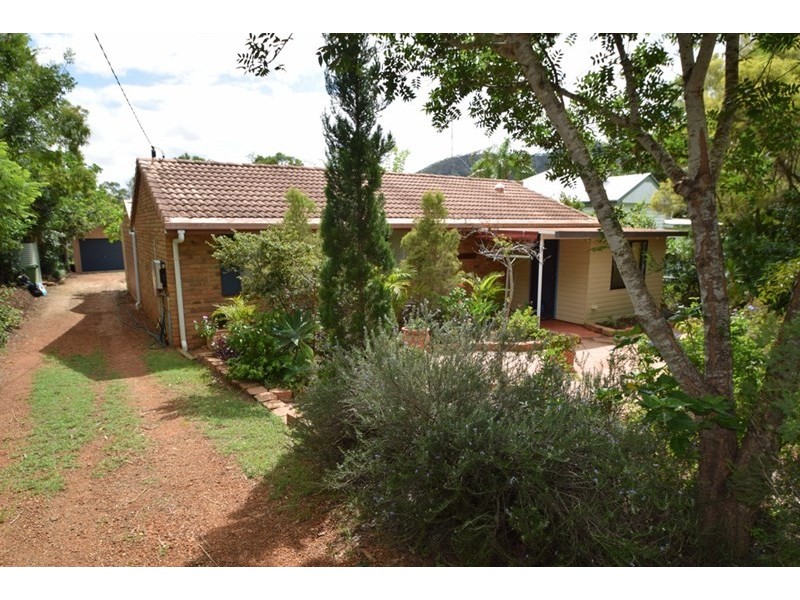 11 Elizabeth Street, Esk QLD 4312
