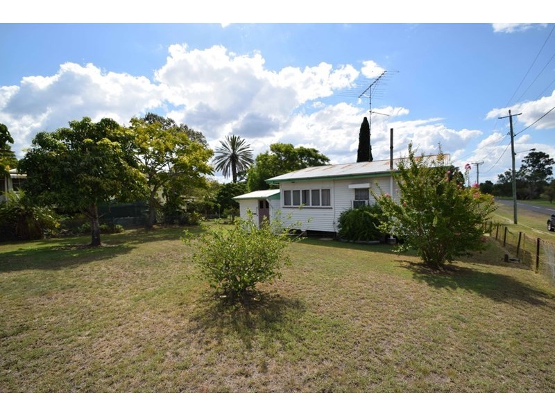 15 Dingyarra Street, Toogoolawah QLD 4313