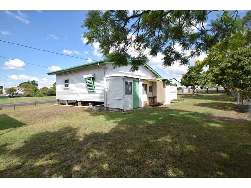 15 Dingyarra Street, Toogoolawah QLD 4313