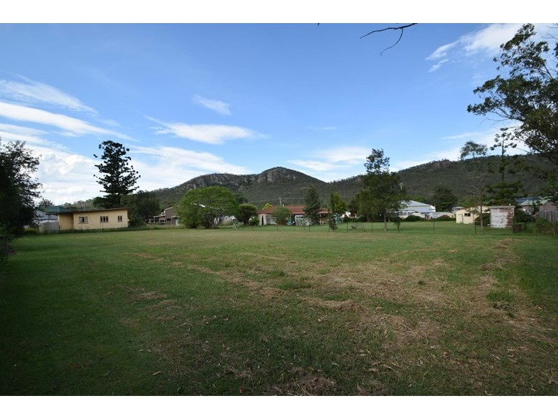 2 Ipswich Street, Esk QLD 4312